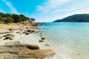 Cala Pira mavi denizlerde