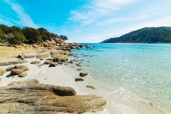 Cala Pira mavi denizlerde — Stok fotoğraf