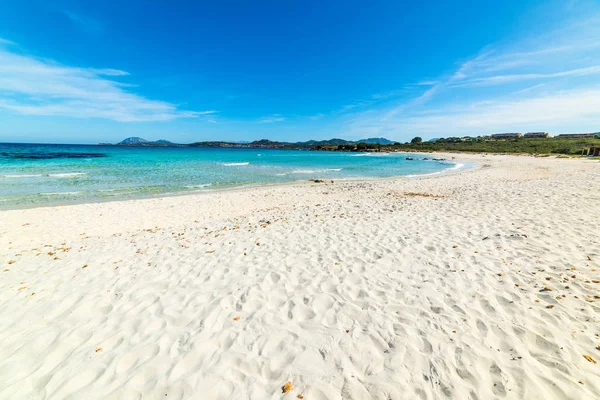 Witte zand en turquoise water in Rena Bianca strand — Stockfoto