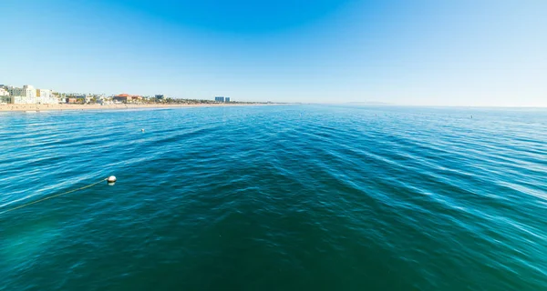 Blue sea in Santa Monica shore — Stock Photo, Image