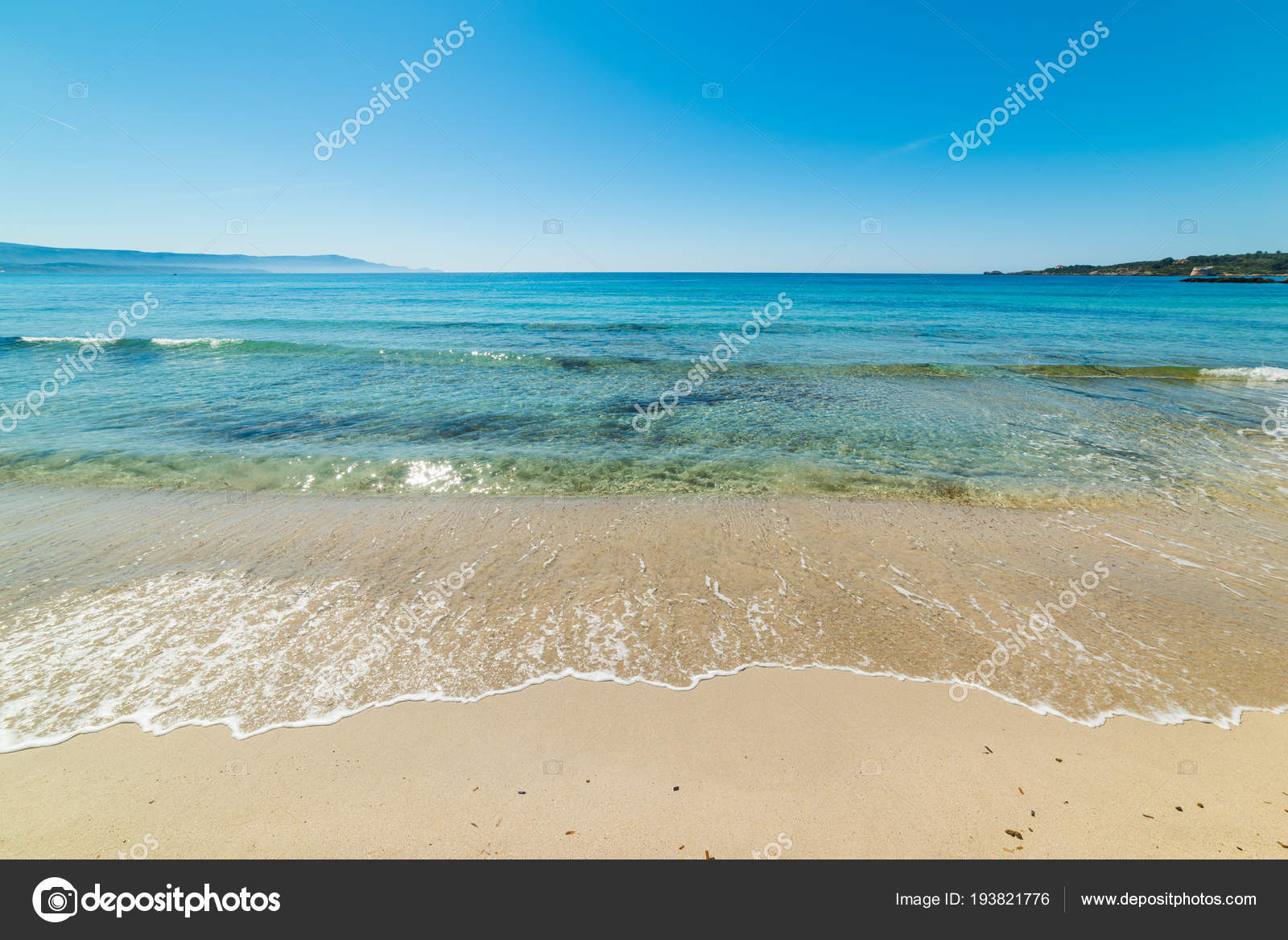 Acqua Cristallina E Sabbia Bianca In Spiaggia Le Bombarde