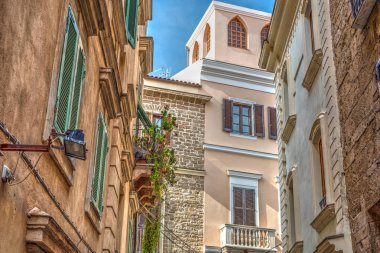 Alghero'da eski binalar