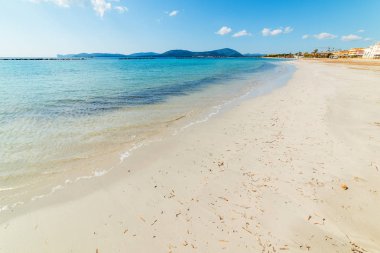 Beyaz Alghero Lido içinde kum