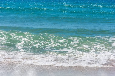 Alghero kıyılarında turkuaz su