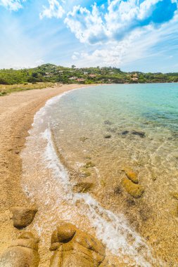 Cala Girgolu altın kum ve kaya