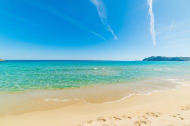 Cala Monte Turno turkuaz su