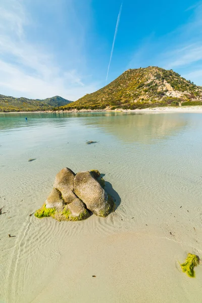 Punta Molentis içinde kum ve kaya — Stok fotoğraf