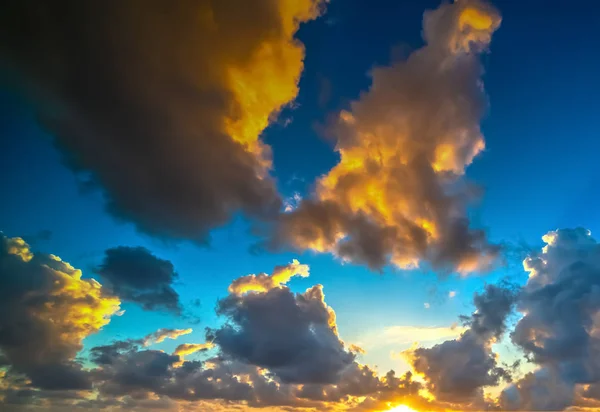 Dark clouds and shining sun at sunset — Stock Photo, Image