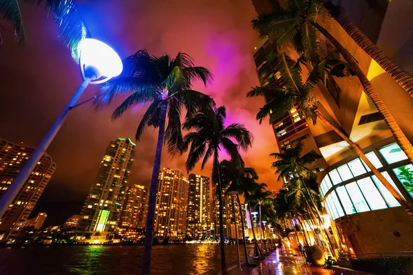 Noite colorida em Miami Riverwalk — Fotografia de Stock