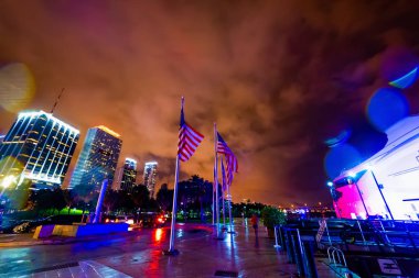 Miami Bayfront Parkı 'nda renkli bir gece.
