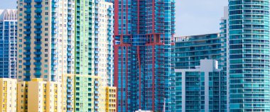 Miami 'deki gökdelenlerin cephelerini kapatın