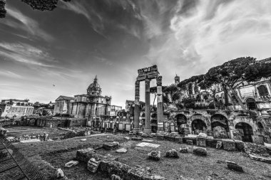 Roma 'daki dünyaca ünlü İmparatorluk Fora' sı.