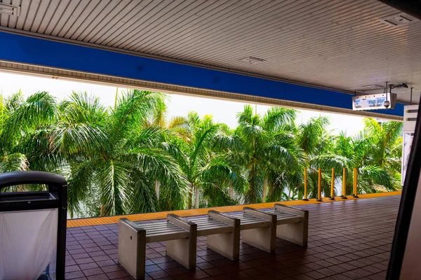 Metro Stopp i centrum Miami — Stockfoto