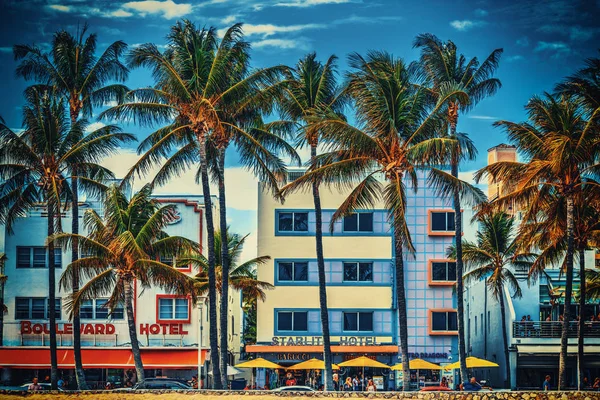 Beroemde Boulevard en Starlite Hotels in Ocean Drive — Stockfoto