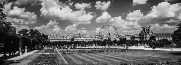 Riesenrad im Jardin de Tuileries in schwarz-weiß — Stockfoto