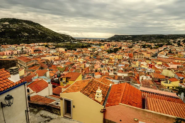 Ciel nuageux sur Bosa — Photo