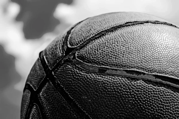 Basketball under the sky in black and white — Stock Photo, Image