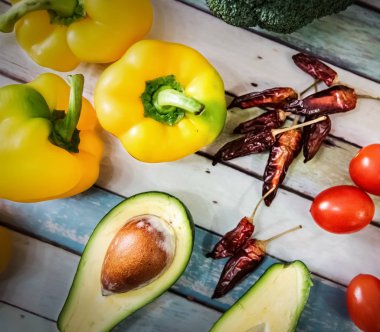 Avokado, dolmalık biber, domates, kırmızı biber, brokoli...