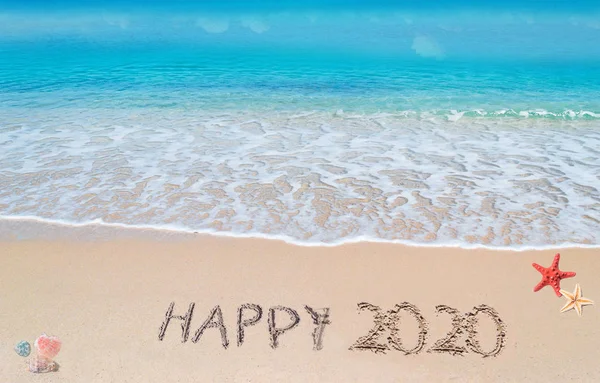 Ευτυχισμένο το 2020 στην παραλία — Φωτογραφία Αρχείου