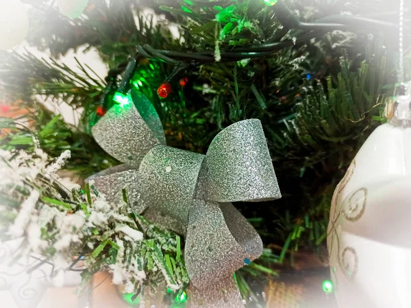 Buigen op een kerstboom — Stockfoto