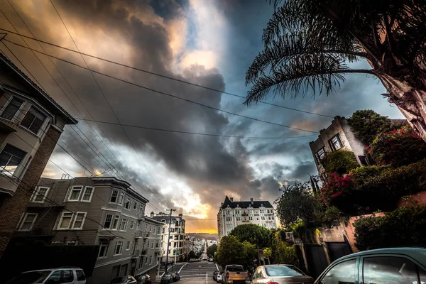 Cielo drammatico al tramonto su San Francisco — Foto Stock