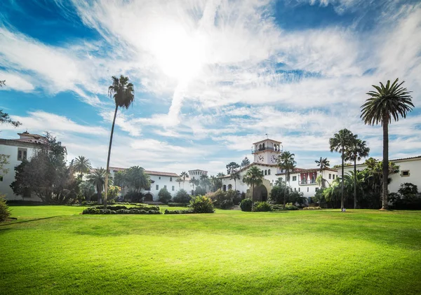 Santa Barbara jardins engloutis par une journée nuageuse — Photo