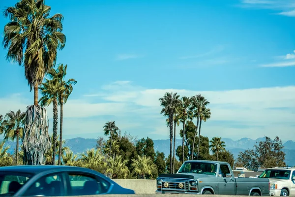 Circulation sur la Pacific Coast Highway en Californie du Sud — Photo