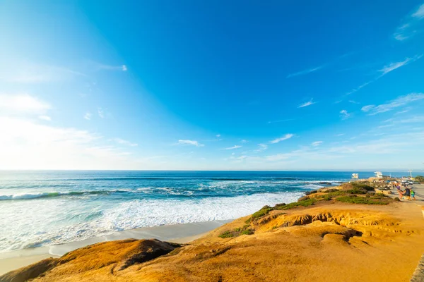 Kolorowy brzeg w La Jolla beach — Zdjęcie stockowe