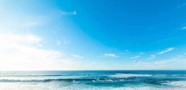 Sun shining over the blue sea in La Jolla beach — Stock Photo, Image