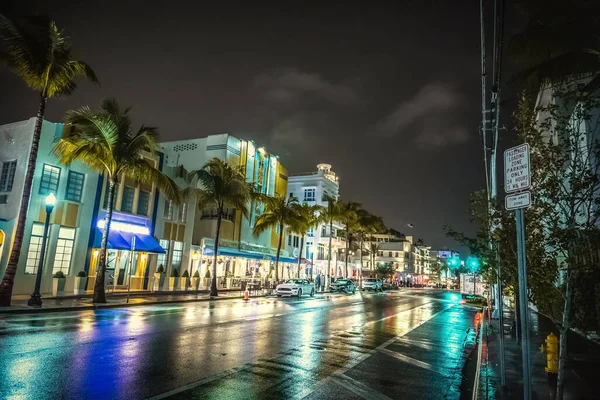 Reflexiones Sobre Ocean Drive Asfalto Por Noche Miami Beach Estados — Foto de Stock