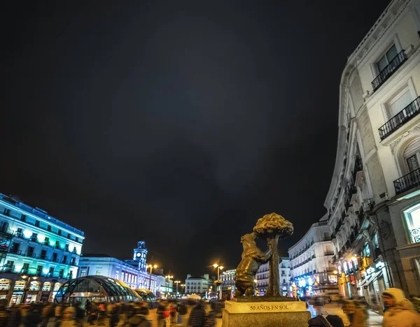 Niedźwiedź Posąg Drzewa Truskawkowego Puerta Del Sol Nocy Madryt Hiszpania — Zdjęcie stockowe