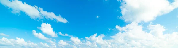 Cielo Azul Con Nubes Blancas Suaves — Foto de Stock