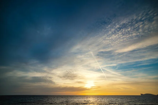 Cielo Embrujado Sobre Mar Atardecer Cerdeña Italia —  Fotos de Stock