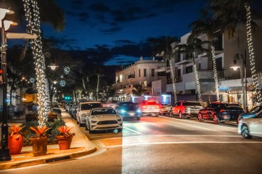 Napoli şehir merkezinde gece hayatı. Florida, ABD
