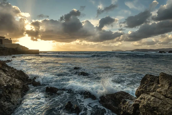 Mare Agitato Costa Rocciosa Alghero Tramonto Sardegna Italia — Foto Stock