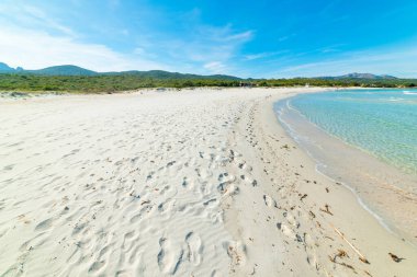 Rena Bianca, İtalya 'da beyaz kum ve mavi gökyüzü