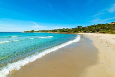 Rena Bianca sahilinde küçük dalgalar, İtalya