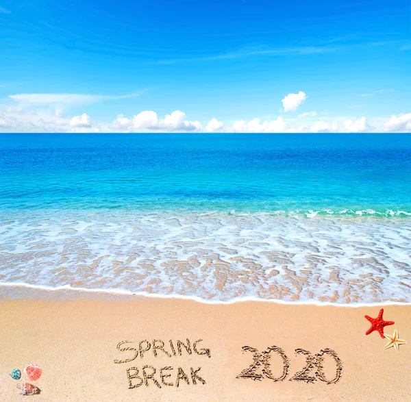 Vacaciones Primavera 2020 Escritas Arena Una Playa Tropical — Foto de Stock