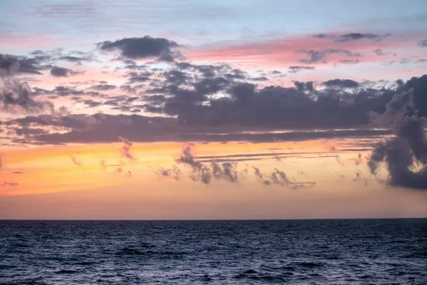 Färgglad Himmel Över Havet Vid Solnedgången Alghero Sardinien Italien — Stockfoto