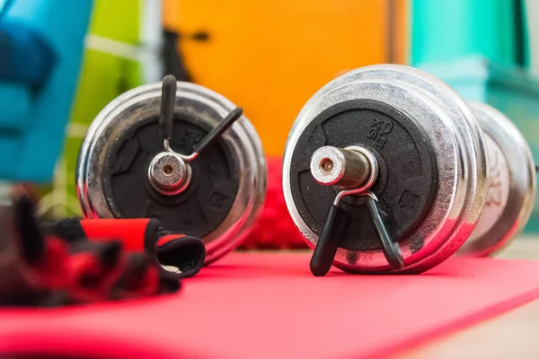 Two Dumbbells Yoga Mattress Seen Ground — Stock Photo, Image