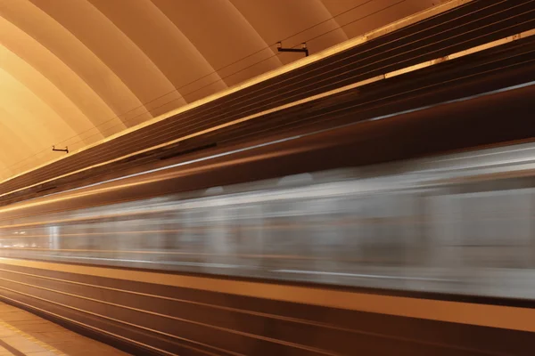 Hareket Bulanıklığı ile tren — Stok fotoğraf