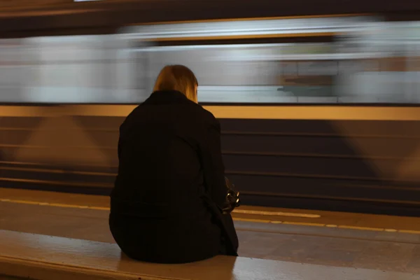 Kentsel metro bekliyor — Stok fotoğraf