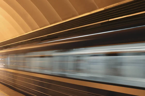 Rijdende snelle trein — Stockfoto