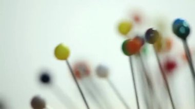 iğne rotasyon üzerinde renkli toplar