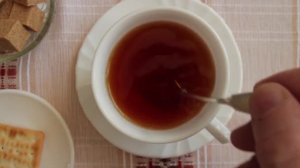 Revuelve el té dulce — Vídeo de stock