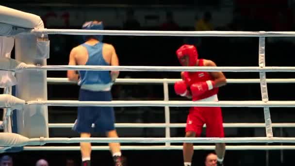 Boxerská bitva o lana se zvukem blízko se zvukem — Stock video