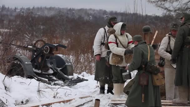 Soldaten in Duitse militair uniform op stil — Stockvideo