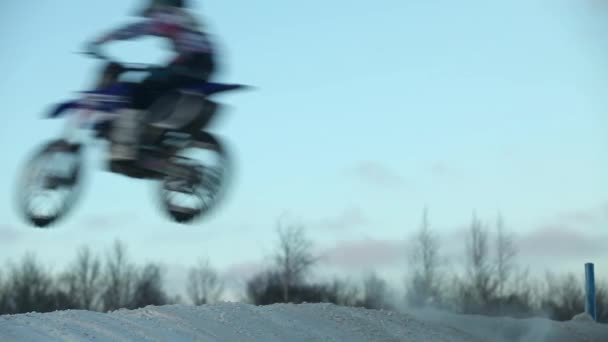 Hoppar på motorcykel — Stockvideo