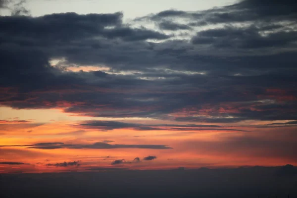 Dramatische rode zonsondergang — Stockfoto