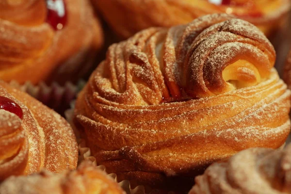 American cruffins with jam — Stock Photo, Image